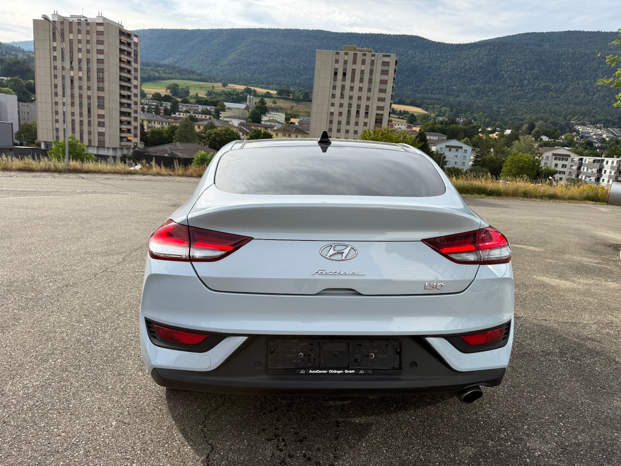 HYUNDAI i30 Fastback 1.4 T-GDi Amplia DCT-image-5