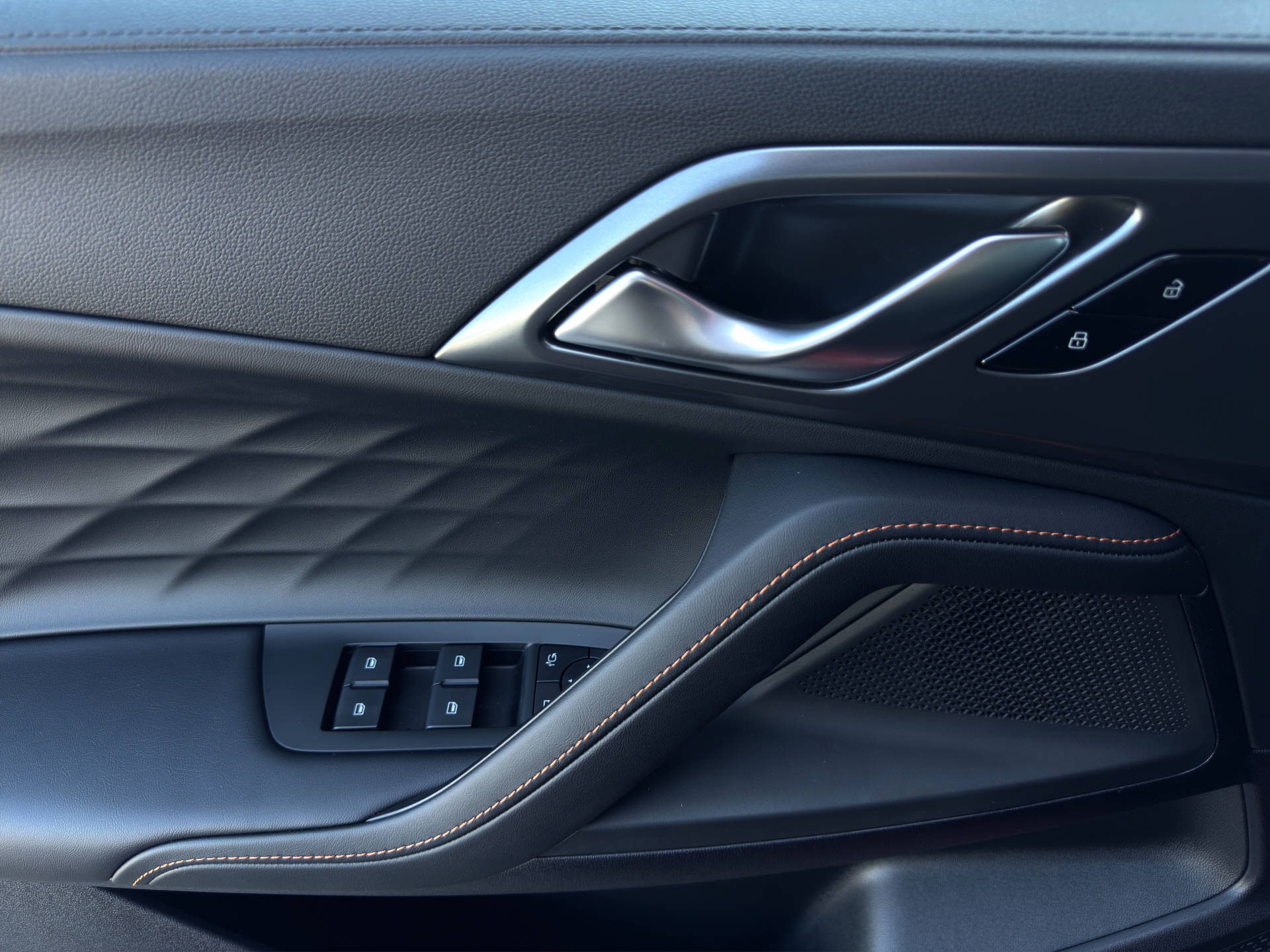 MG HS 1.5 Hybrid Luxury-image-8