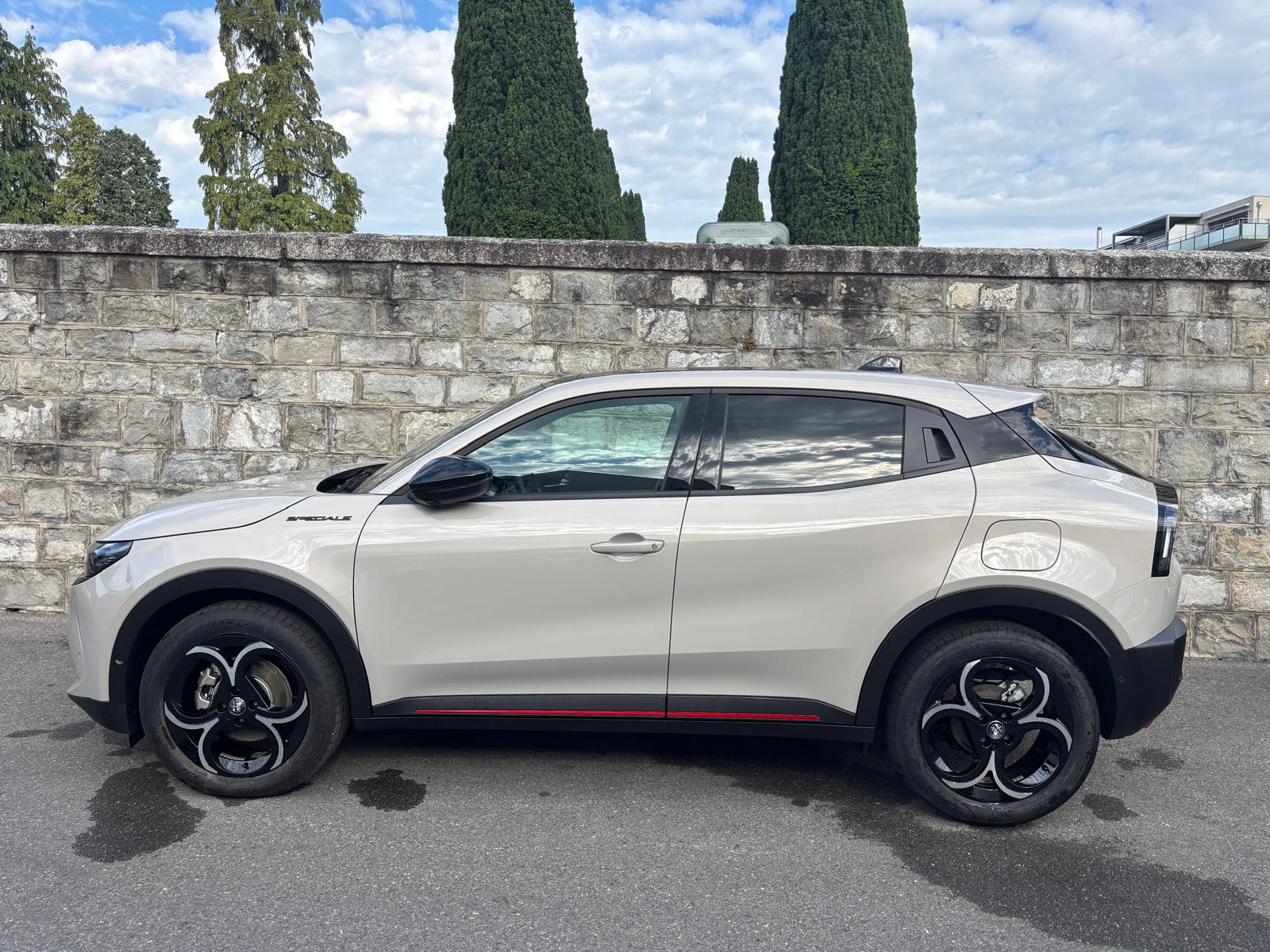 ALFA ROMEO Junior 1.2 48V Hybrid Speciale — slika 1