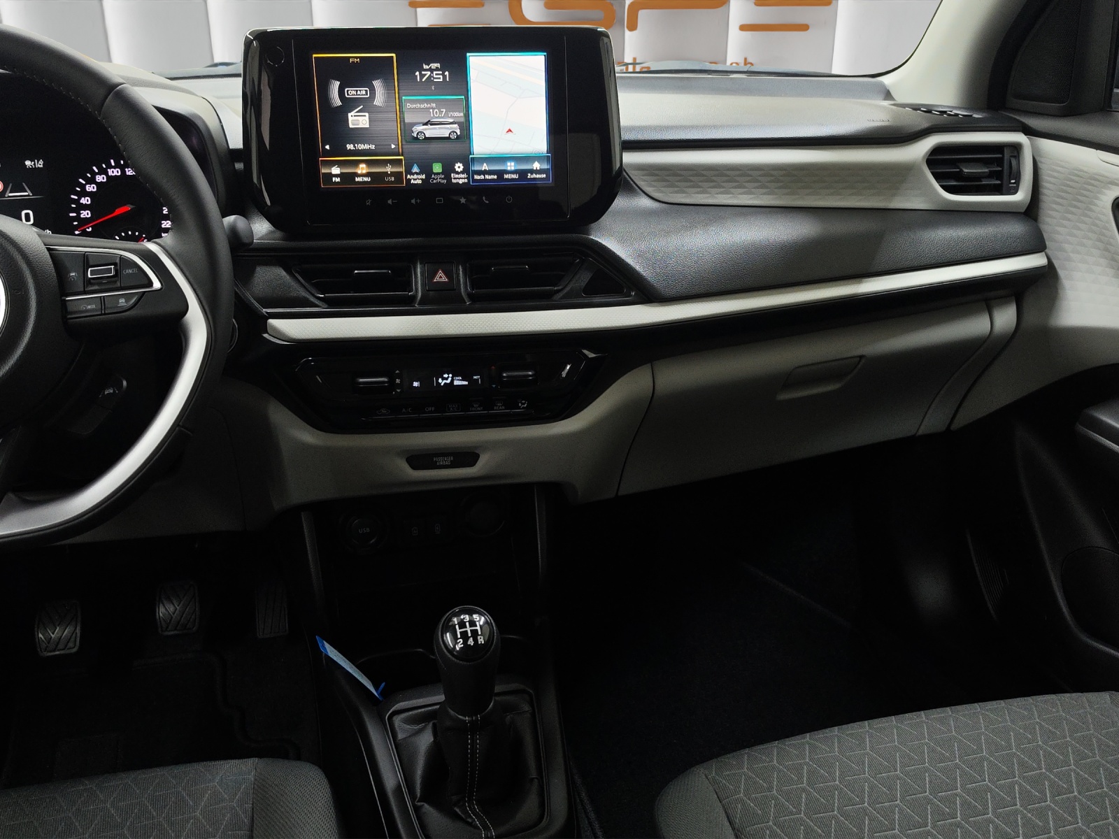 SUZUKI Swift 1.2 Compact+ Hybrid 4x4-image-9