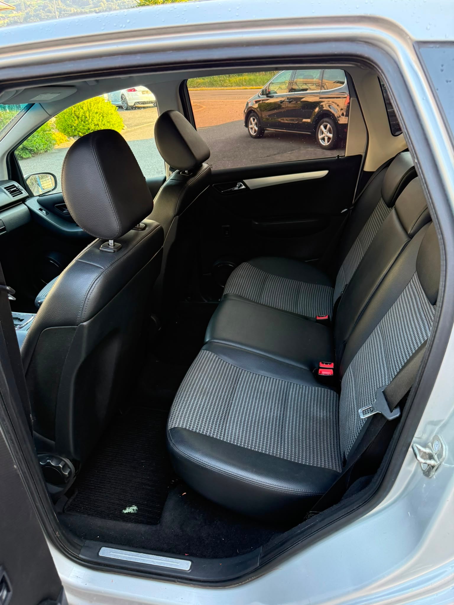 MERCEDES-BENZ A 200 CDI Avantgarde Edition A-image-8