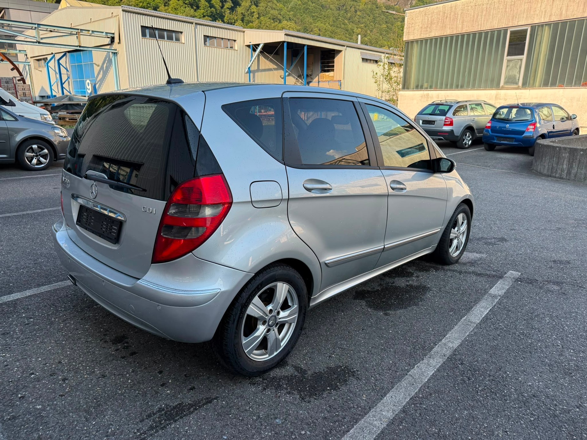 MERCEDES-BENZ A 200 CDI Avantgarde Edition A-image-12
