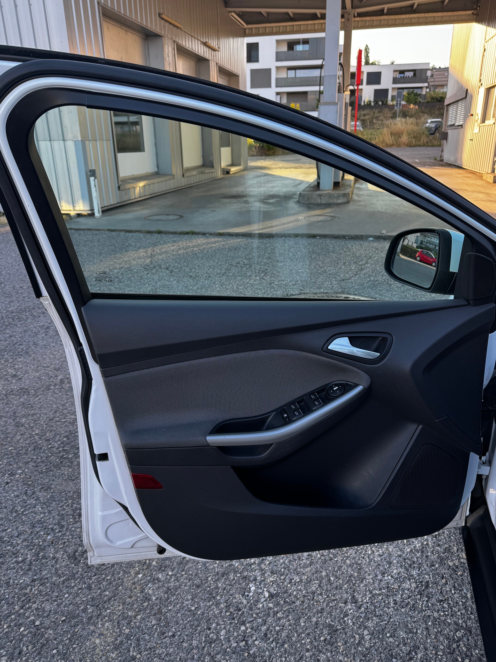 FORD Focus 1.0 SCTi Trend-image-7