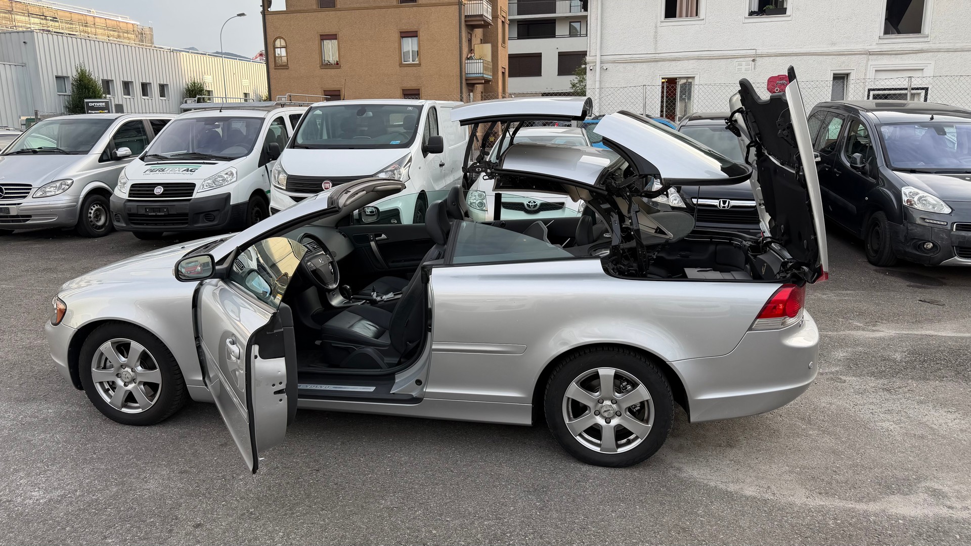 VOLVO C70 2.4 Momentum Geartronic-image-0