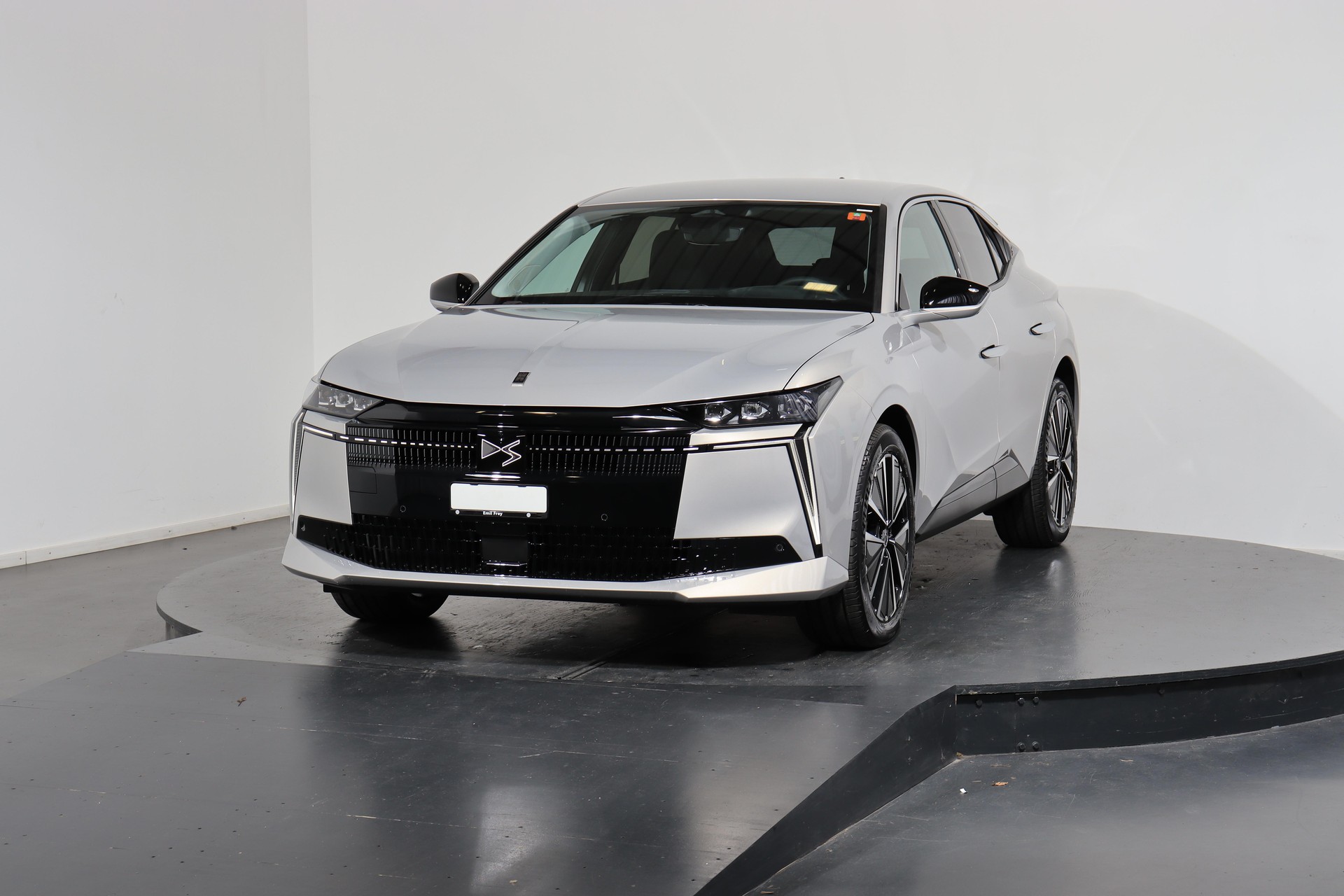 DS AUTOMOBILES No4 E-Tense Étoile Alcantara