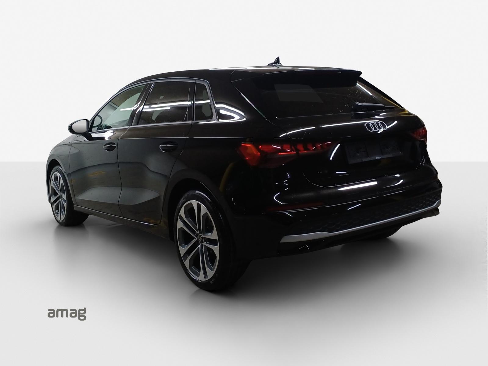 AUDI A3 Sportback TFSI 110 kW Attraction S tronic-image-2