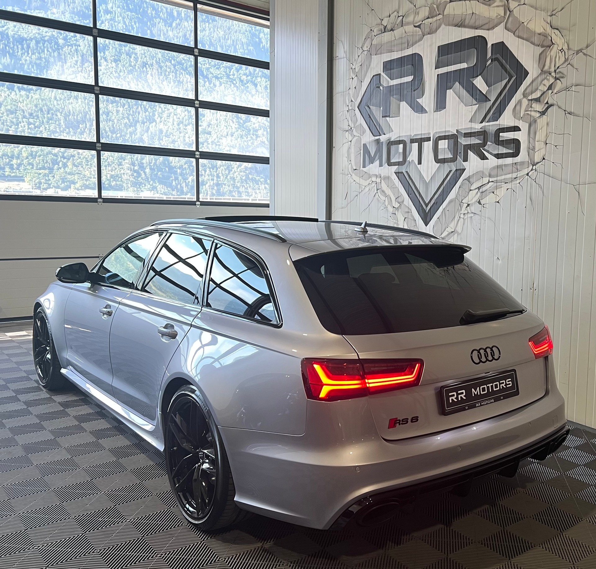 AUDI RS6 Avant 4.0 TFSI V8 performance quattro-image-2