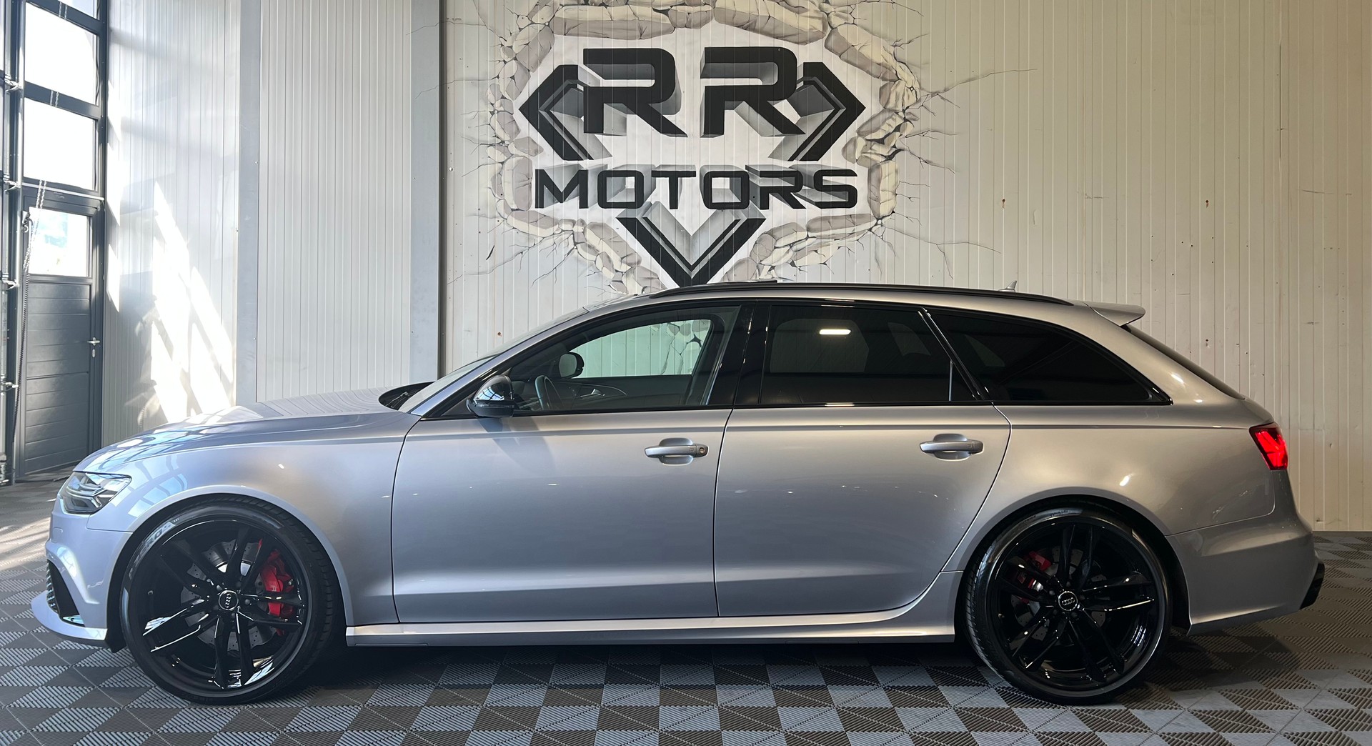 AUDI RS6 Avant 4.0 TFSI V8 performance quattro-image-1