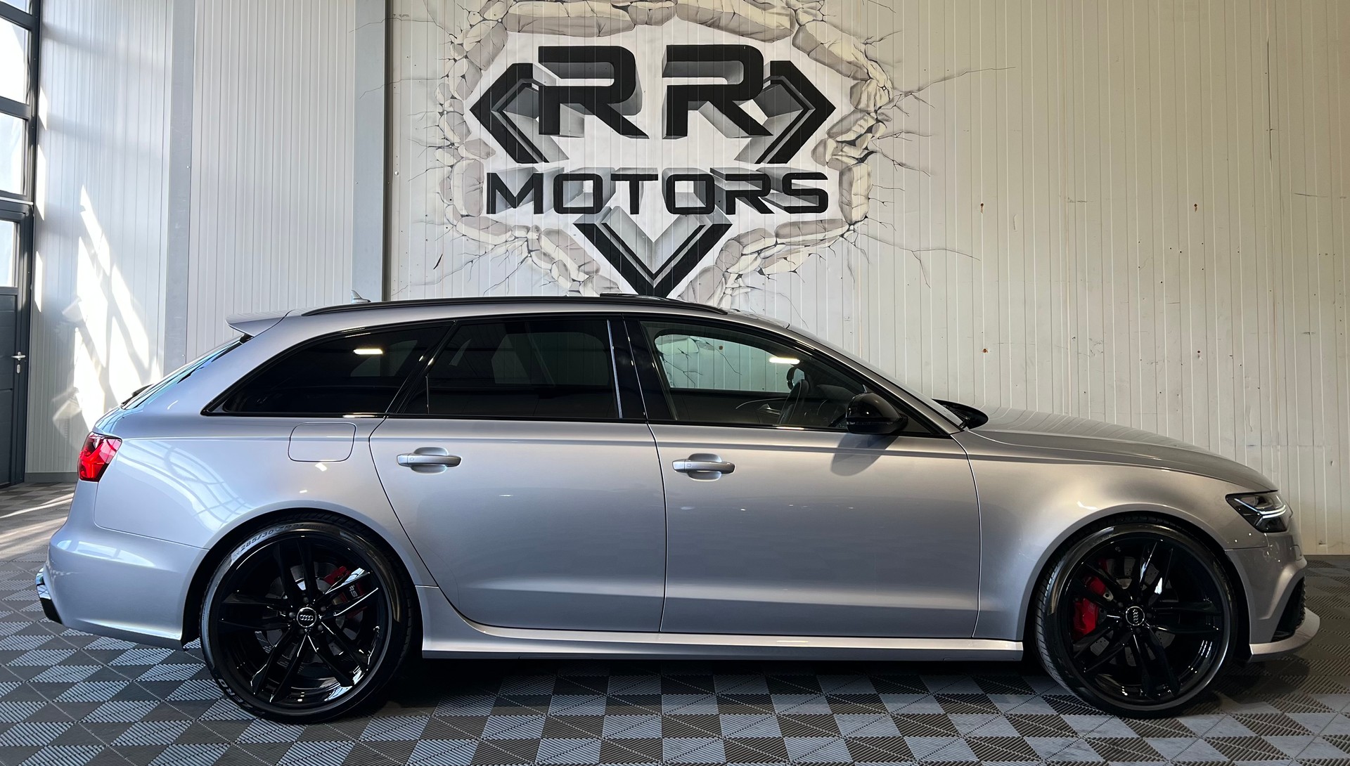 AUDI RS6 Avant 4.0 TFSI V8 performance quattro-image-4