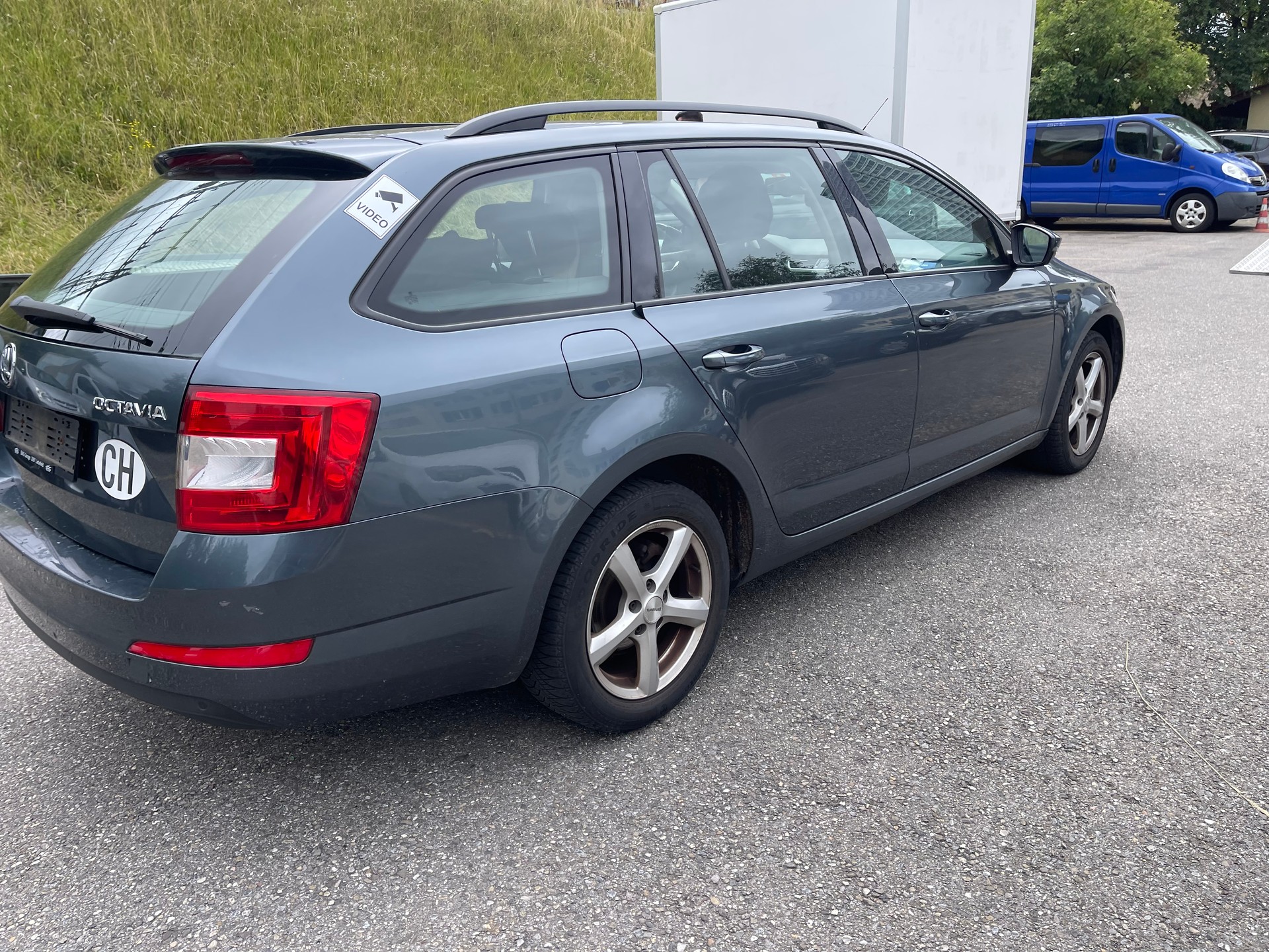 SKODA Octavia Combi 1.6 TDI Swiss Edition DSG-image-4