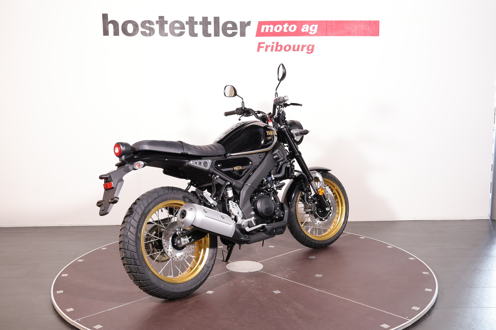 YAMAHA XSR 125 Legacy-showroom-element-2