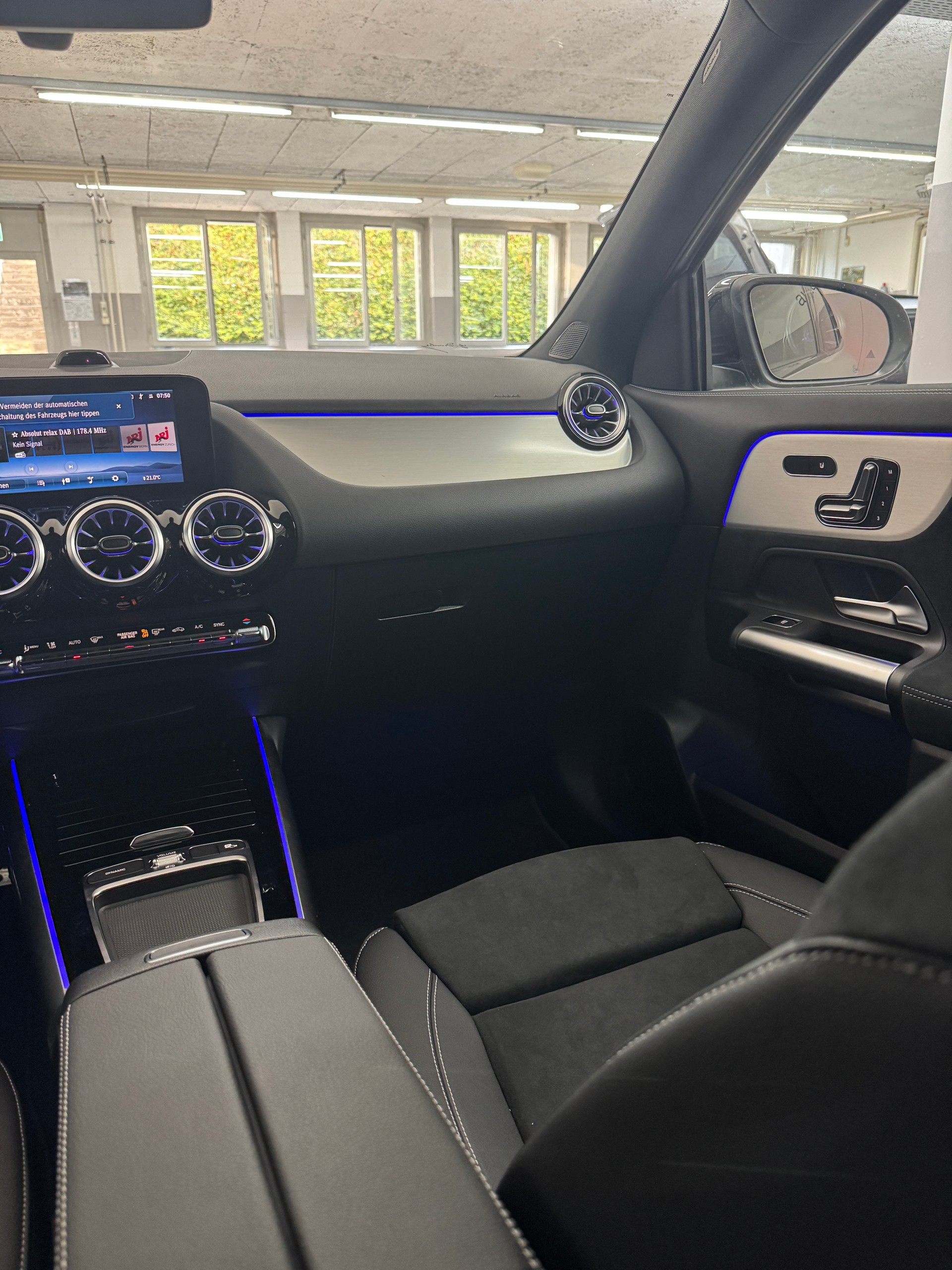 MERCEDES-BENZ GLA 200 Night Star-image-16