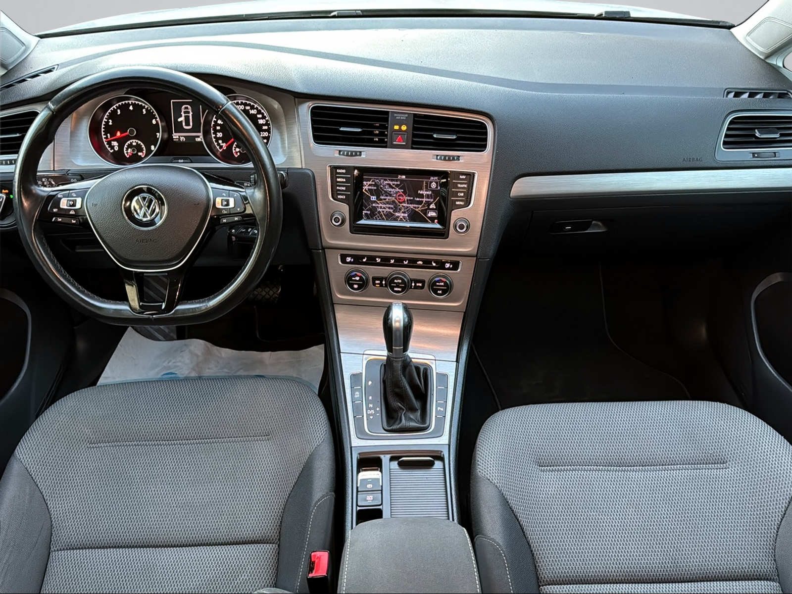 VW Golf Variant 1.4 TSI Comfortline DSG-image-8