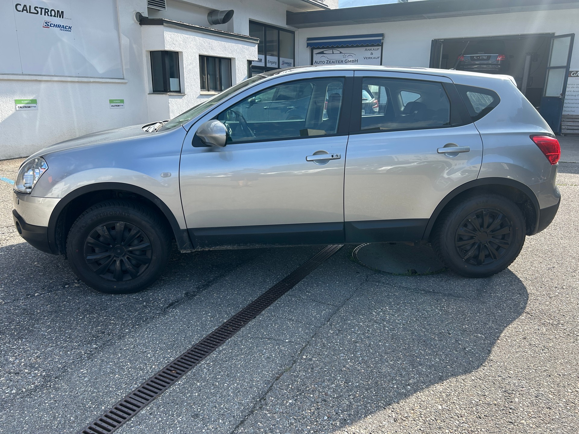 NISSAN Qashqai 2.0 4WD Lounge XTronic CVT-image-3