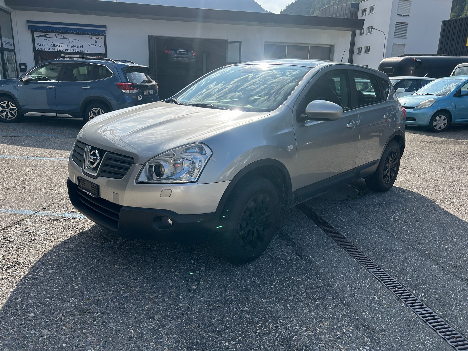 NISSAN Qashqai 2.0 4WD Lounge XTronic CVT-image-2