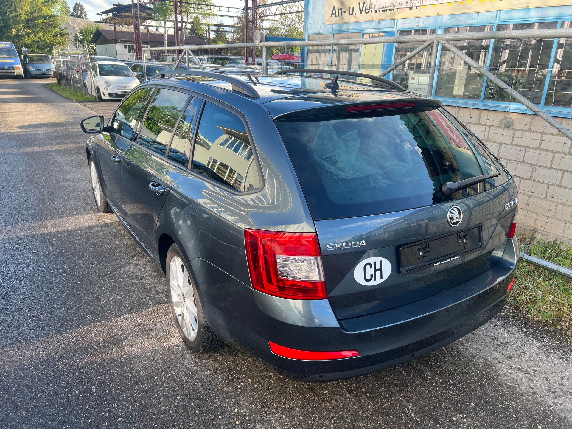 SKODA Octavia Combi 1.6 TDI Ambition DSG-image-2