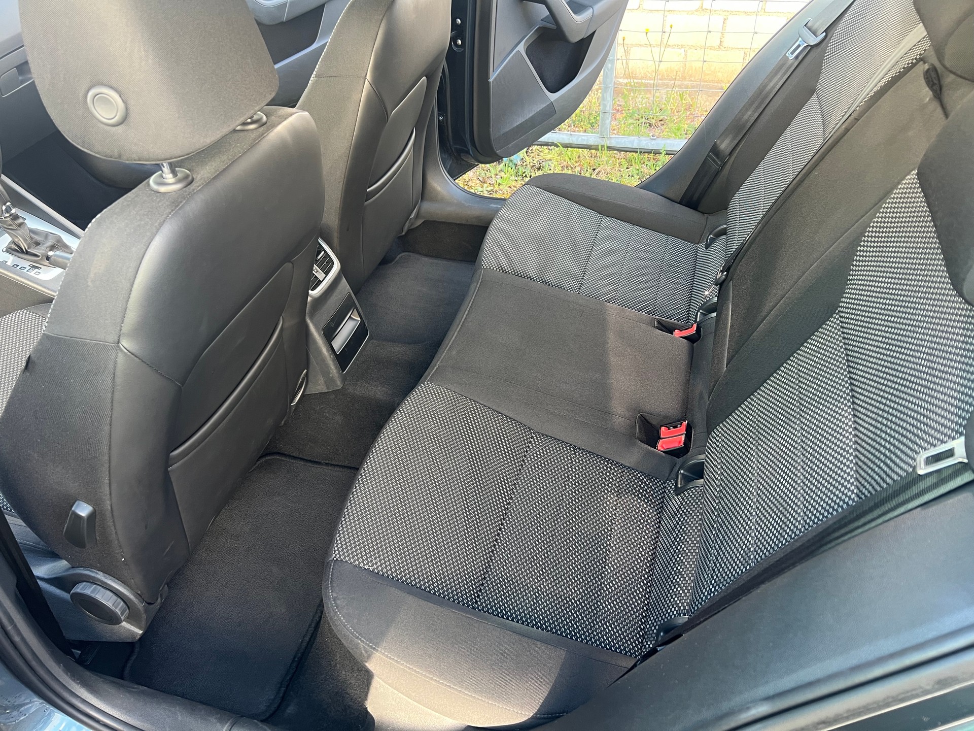 SKODA Octavia Combi 1.6 TDI Ambition DSG-image-5