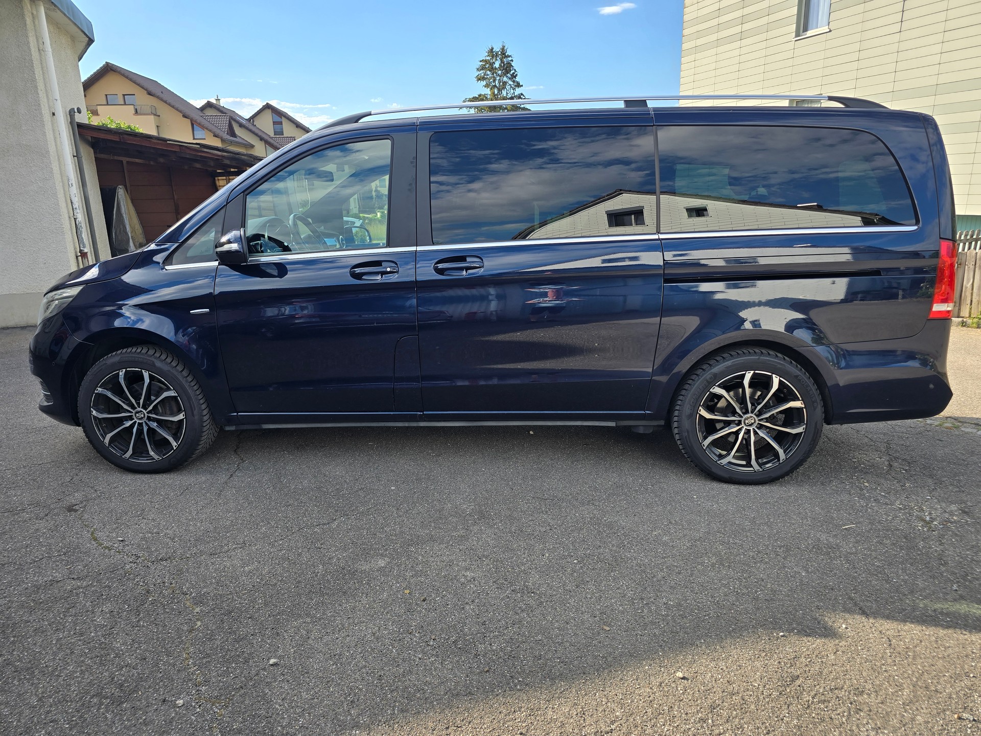 MERCEDES-BENZ V 250 d BlueTec Sw. Ed.lang 4m-image-3