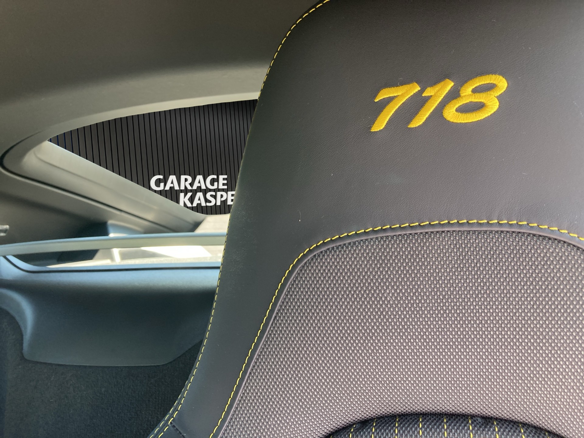 PORSCHE Cayman 718 T-image-11