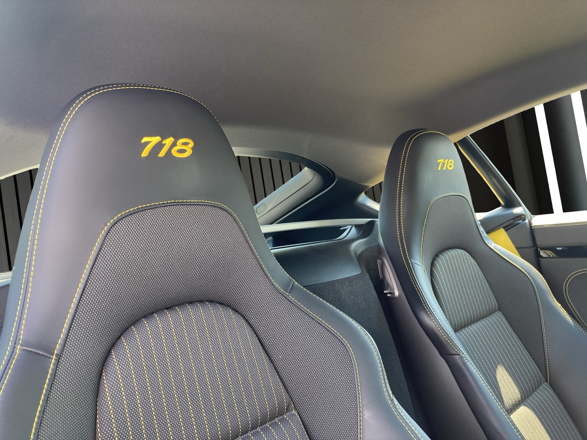 PORSCHE Cayman 718 T-image-16