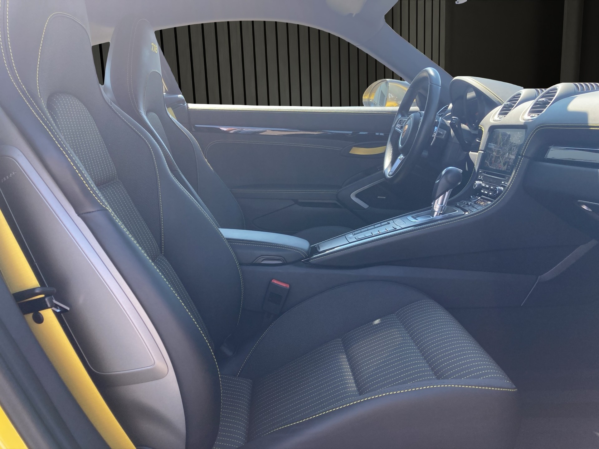 PORSCHE Cayman 718 T-image-15