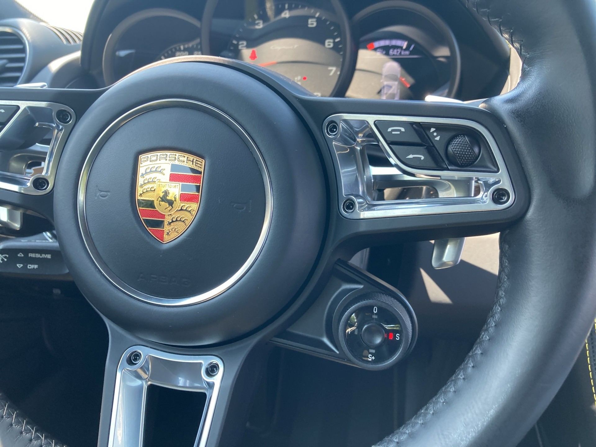 PORSCHE Cayman 718 T-image-18