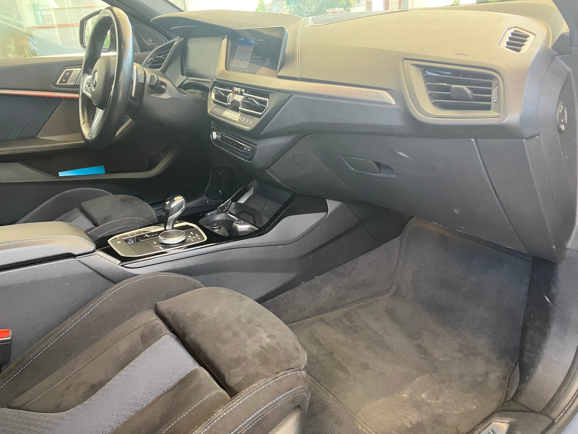 BMW M135i xDrive Steptronic-image-7