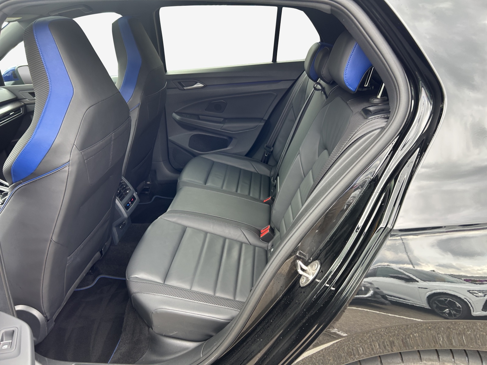 VW Golf 2.0 TSI R DSG 4Motion R 20 Years-image-11