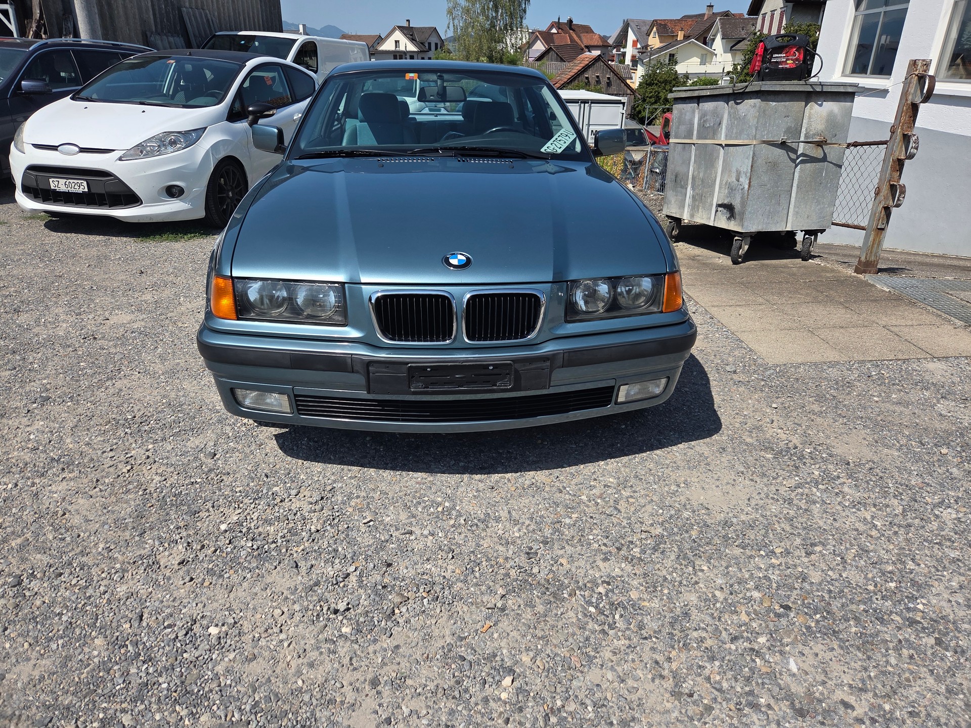 BMW 320i A Coupé-image-0