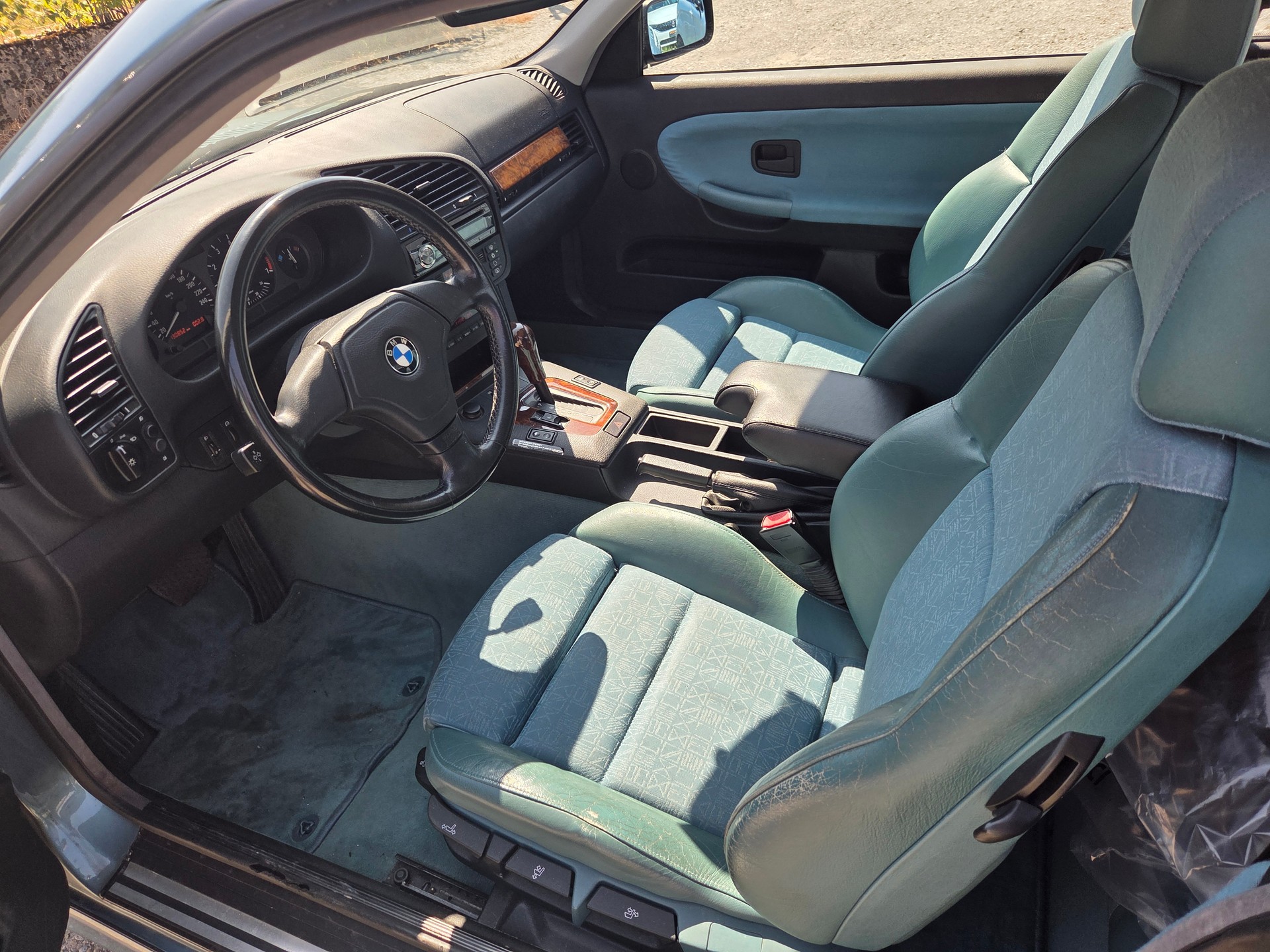 BMW 320i A Coupé-image-8