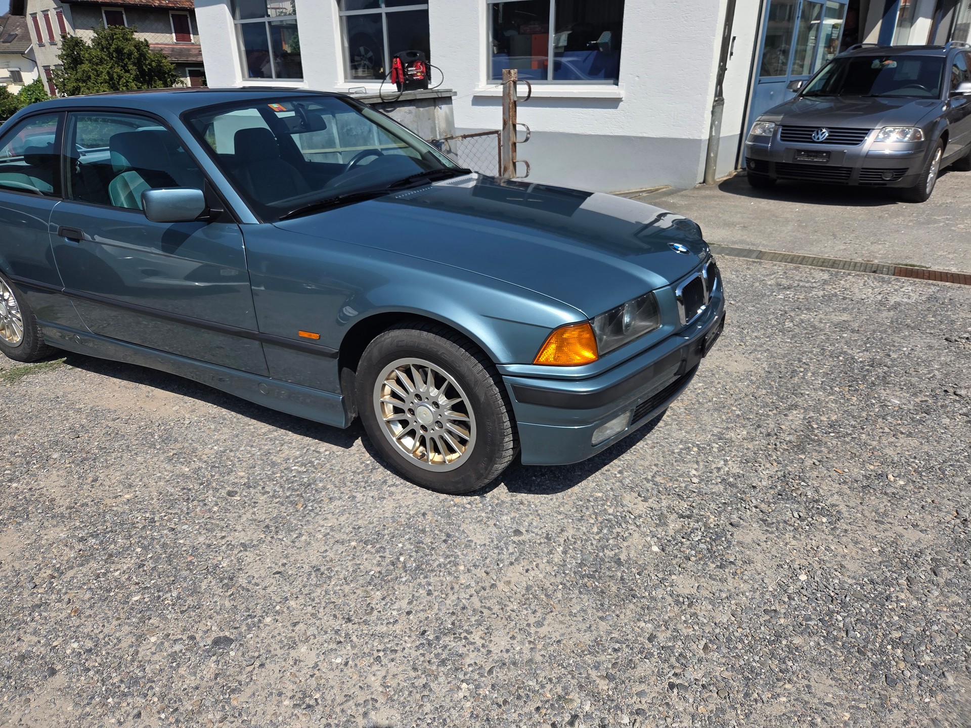 BMW 320i A Coupé-image-6