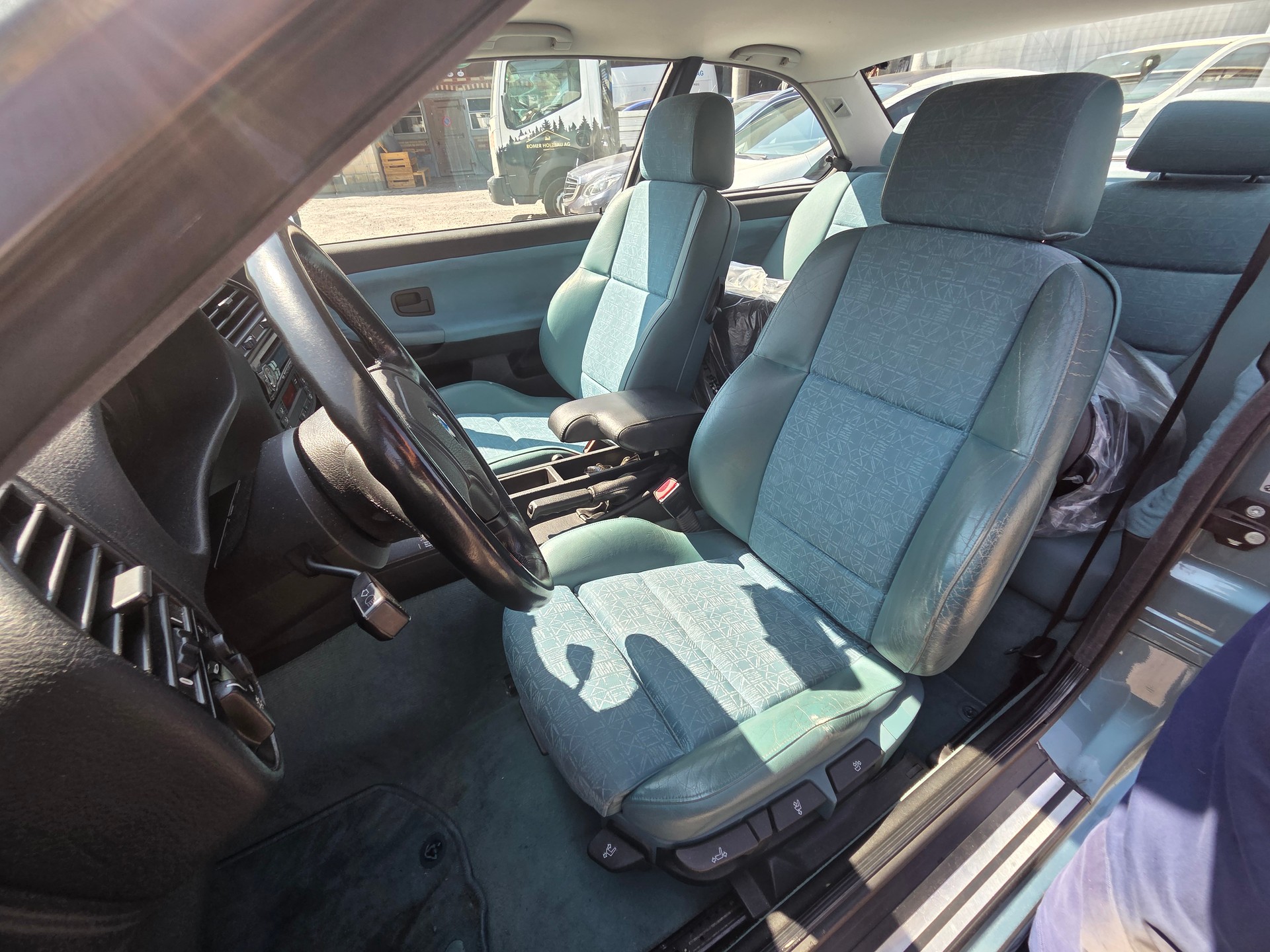 BMW 320i A Coupé-image-12