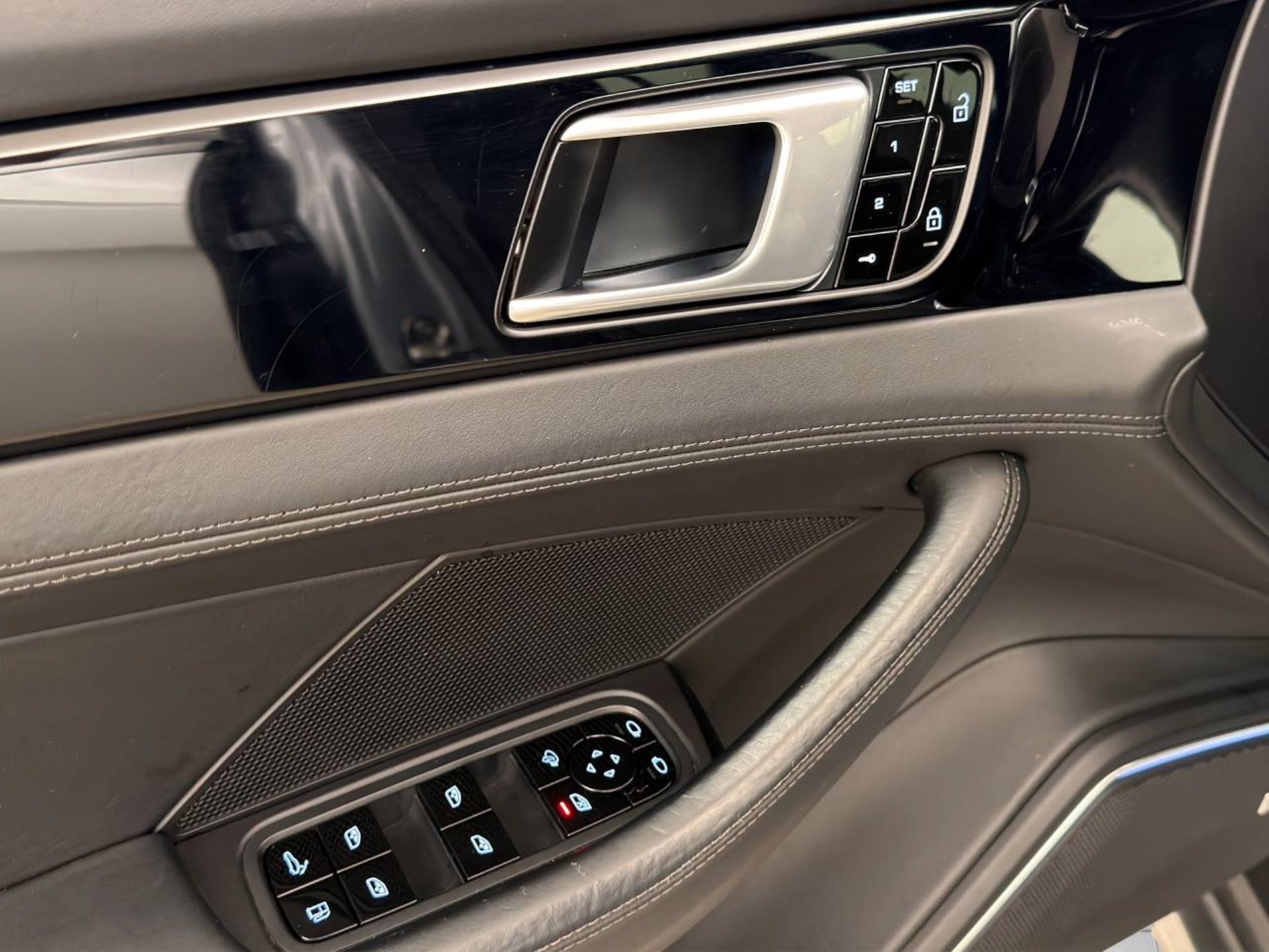 PORSCHE Panamera 4 E-Hybrid Sport Turismo-image-19