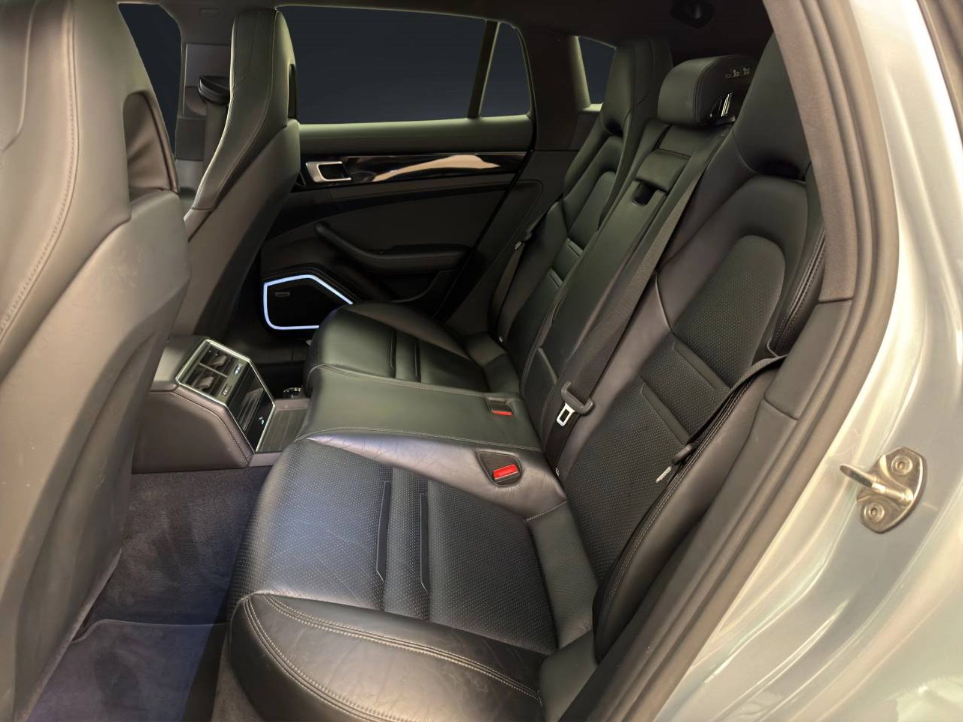 PORSCHE Panamera 4 E-Hybrid Sport Turismo-image-14