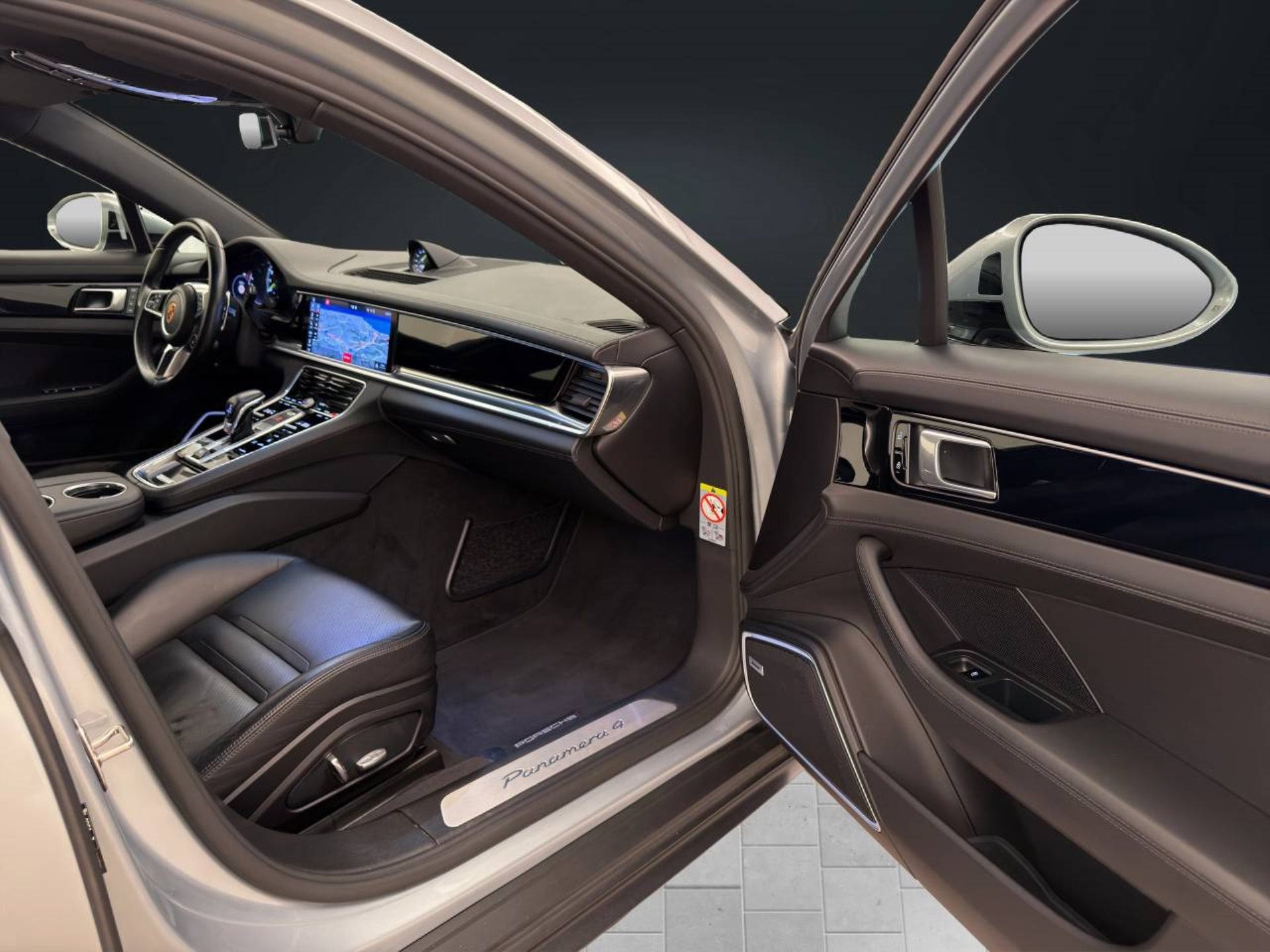 PORSCHE Panamera 4 E-Hybrid Sport Turismo-image-18