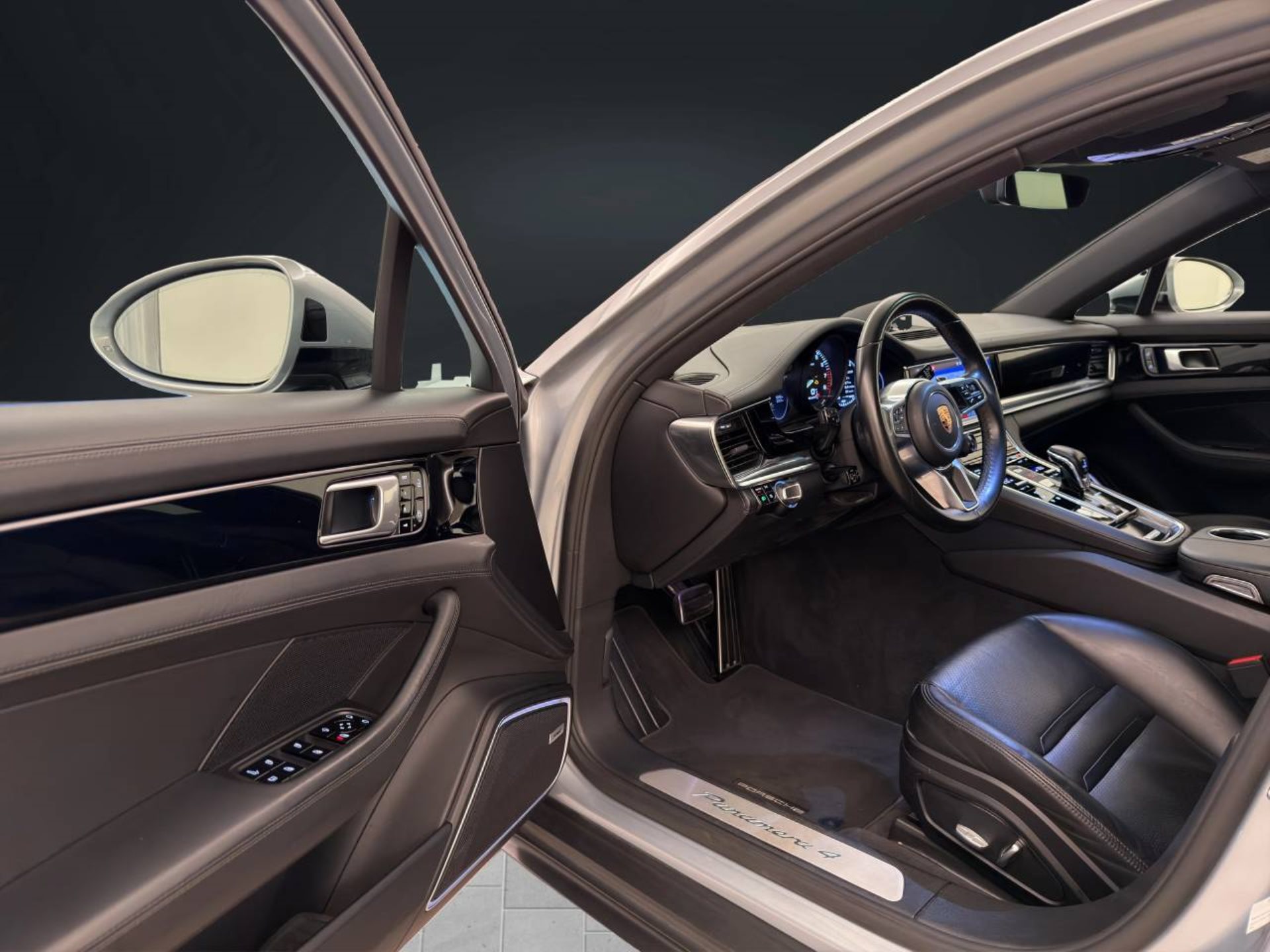 PORSCHE Panamera 4 E-Hybrid Sport Turismo-image-3