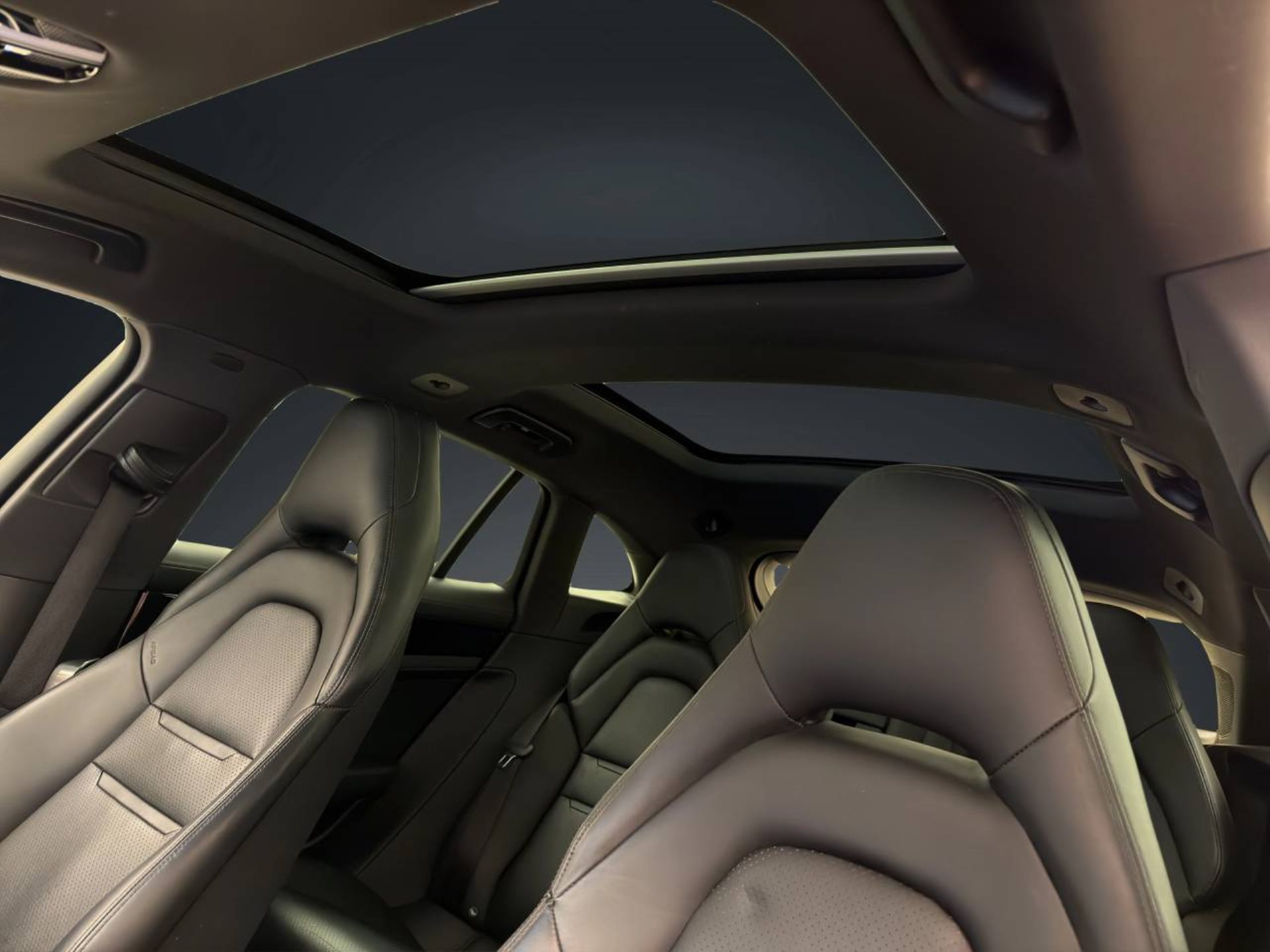 PORSCHE Panamera 4 E-Hybrid Sport Turismo-image-13