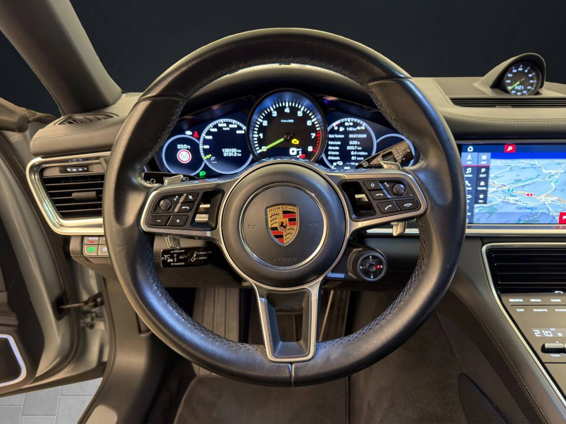 PORSCHE Panamera 4 E-Hybrid Sport Turismo-image-12