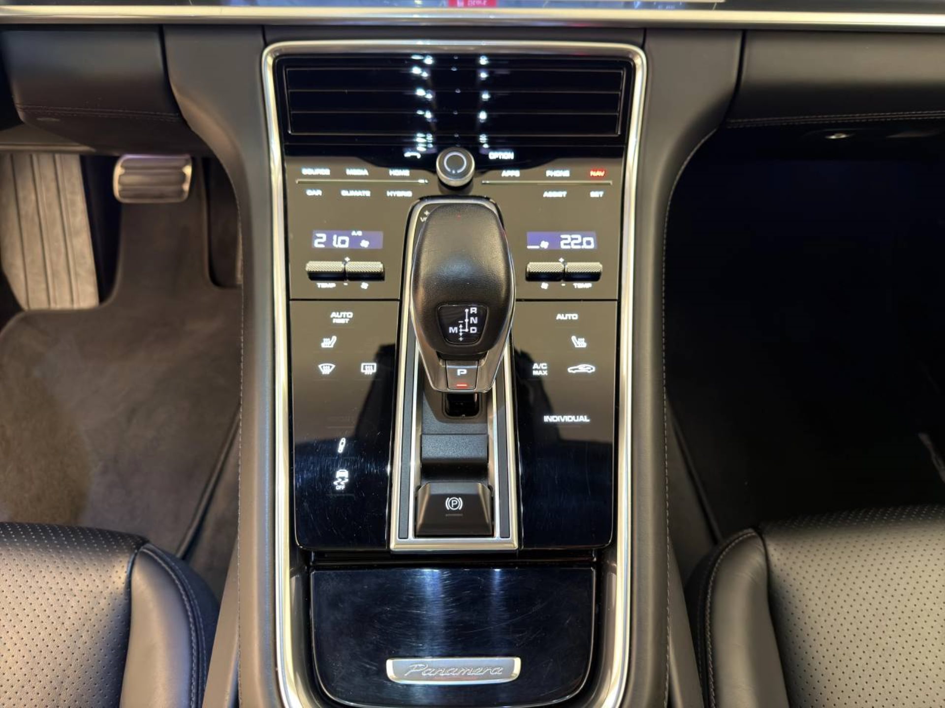 PORSCHE Panamera 4 E-Hybrid Sport Turismo-image-16