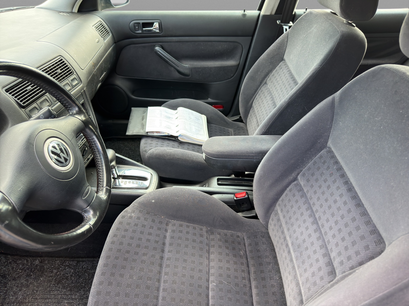 VW Golf 1.6 Automatic-image-5