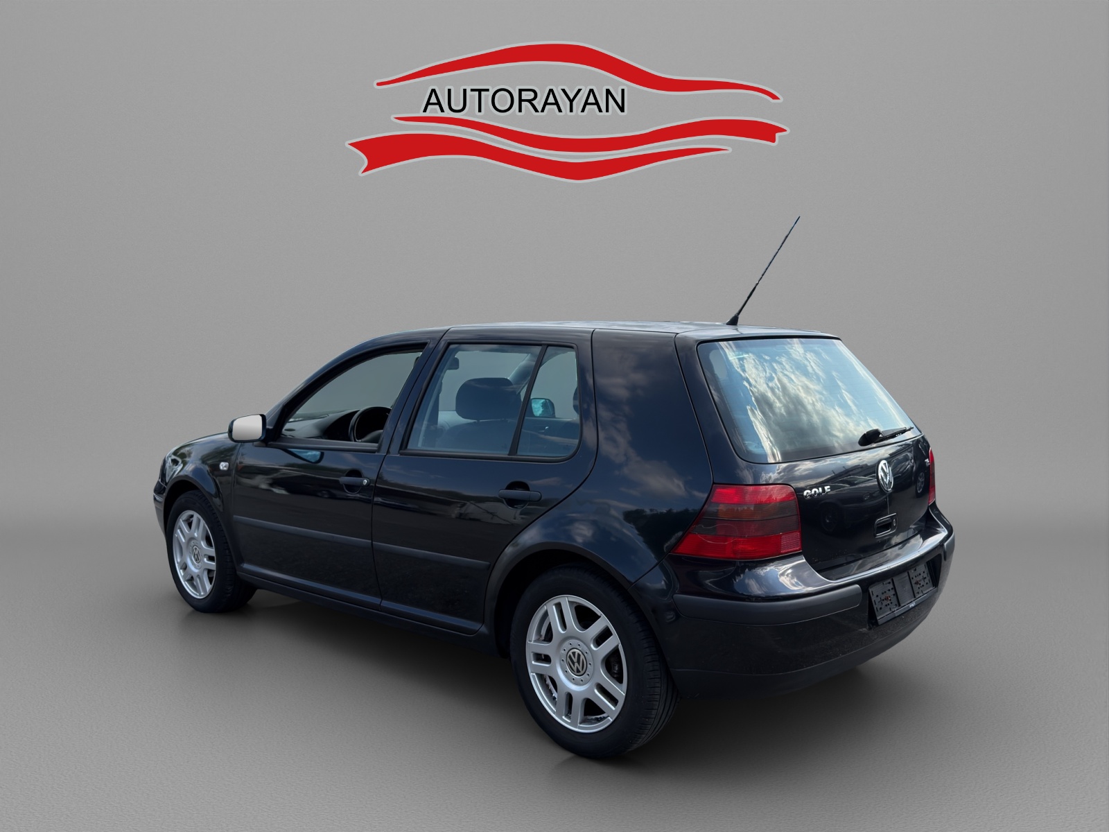 VW Golf 1.6 Automatic-image-4