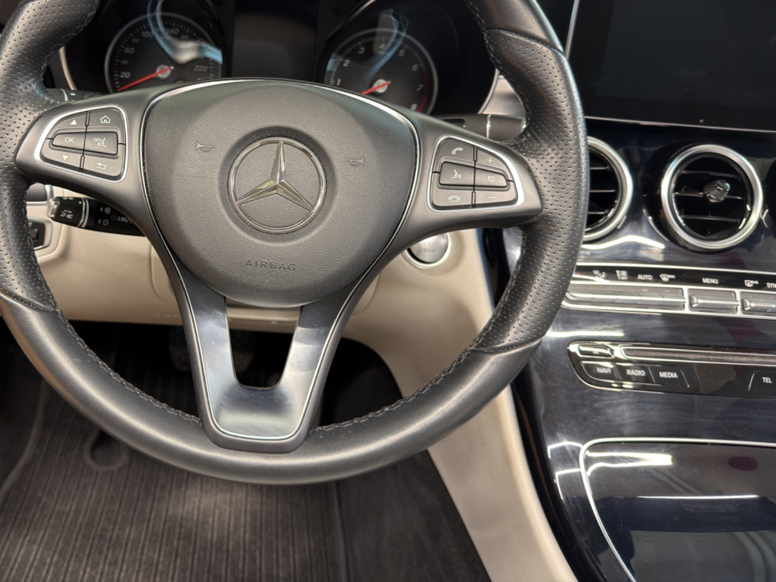MERCEDES-BENZ C 200 4M - Cabrio / DISTRONIC / 360 Grad Kamera / Sitzklima-image-9
