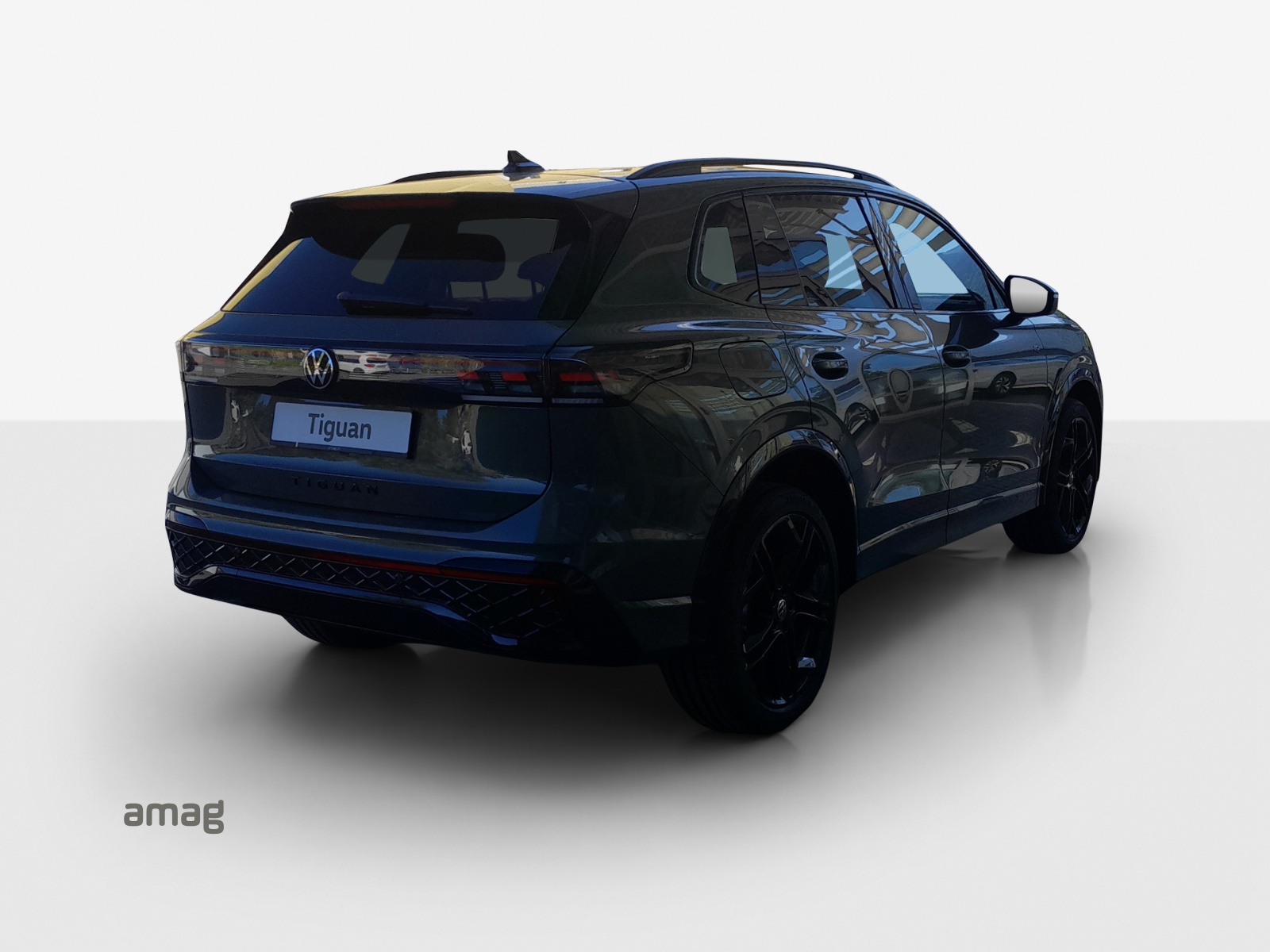 VW Tiguan 2.0 TSI DSG R-Line Plus 4Motion-image-4