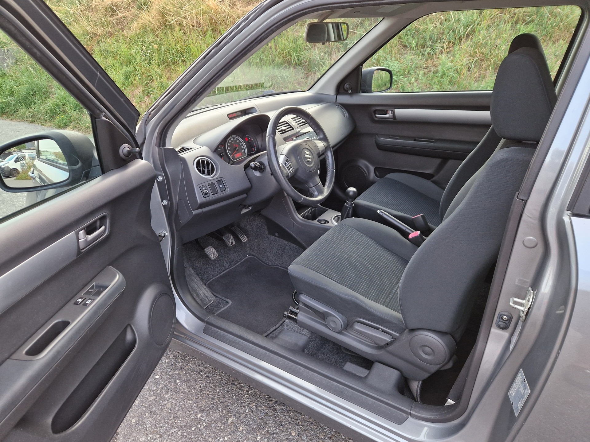 SUZUKI Swift 1.3i 16V GL-image-5