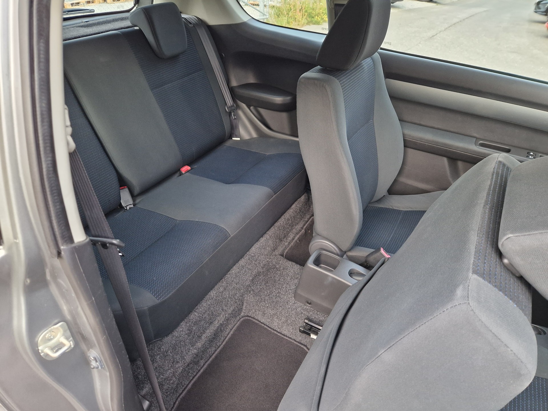 SUZUKI Swift 1.3i 16V GL-image-6