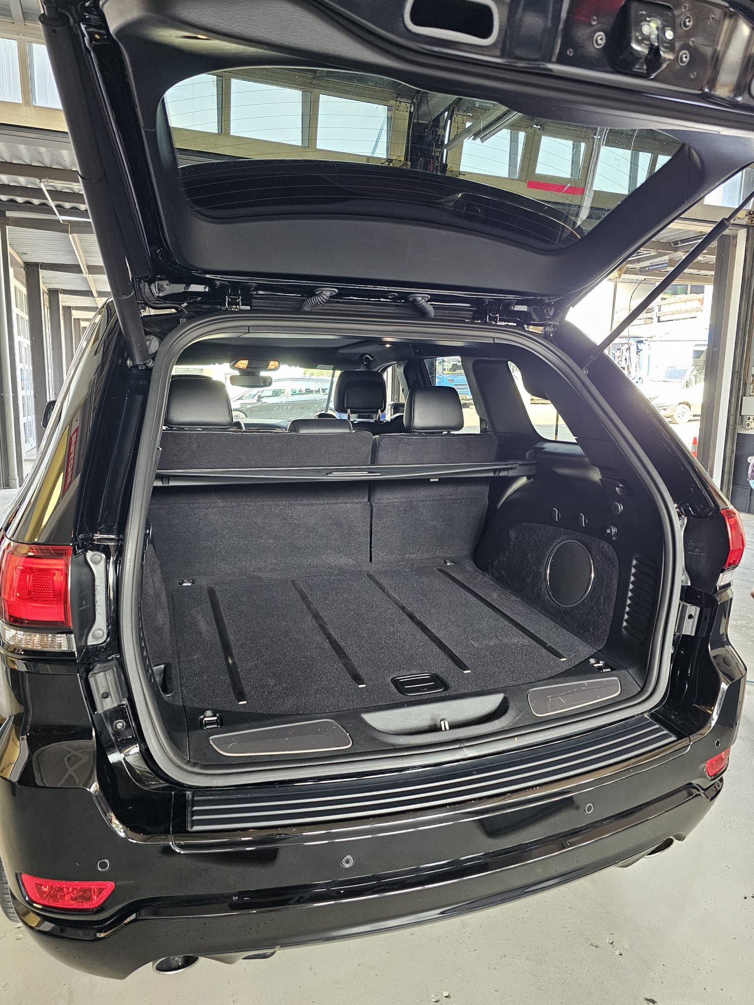 JEEP 3.0 CRD 250 Night Eagle-image-3