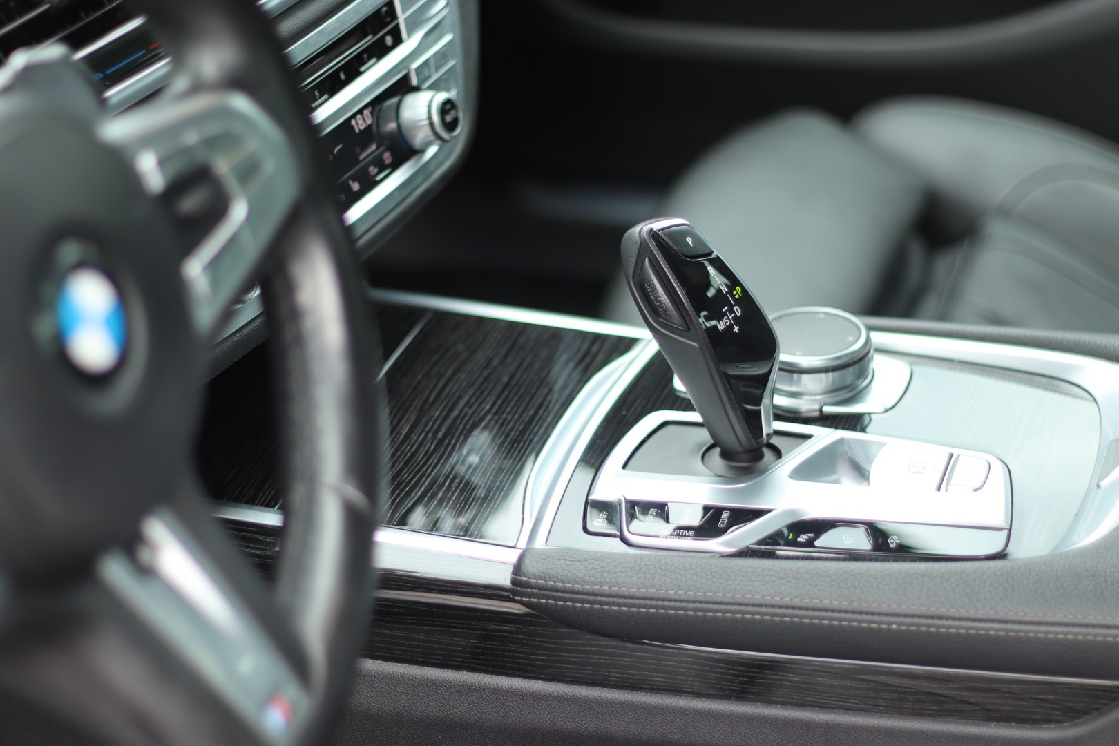BMW 730d xDrive Steptronic • M-Packet • CH • Garantie-image-10