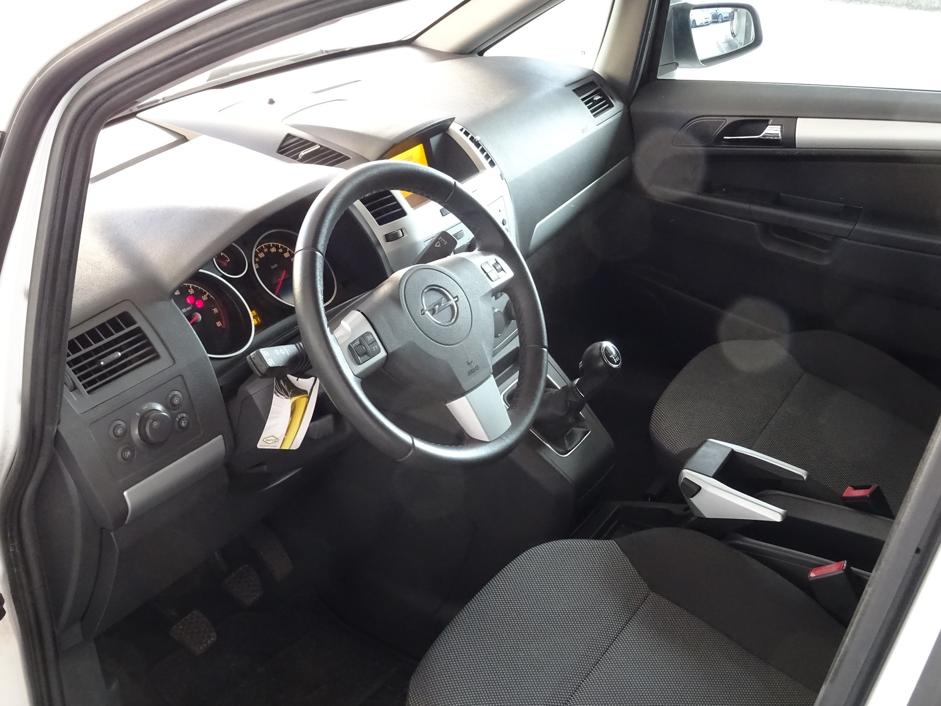 OPEL Zafira 2.2i 16V Enjoy-image-4