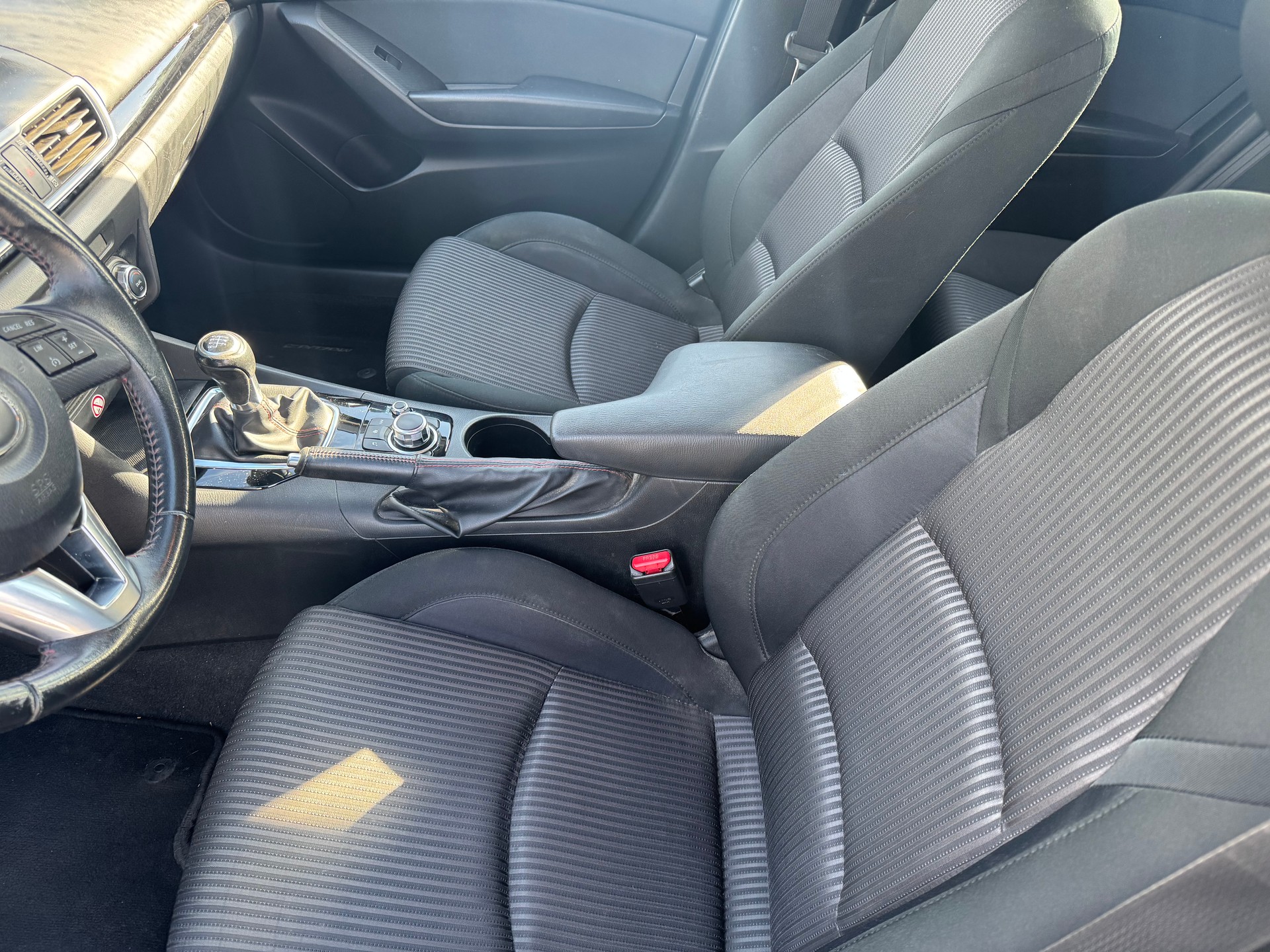 MAZDA 3 2.2 16V CD Ambition Plus-image-7