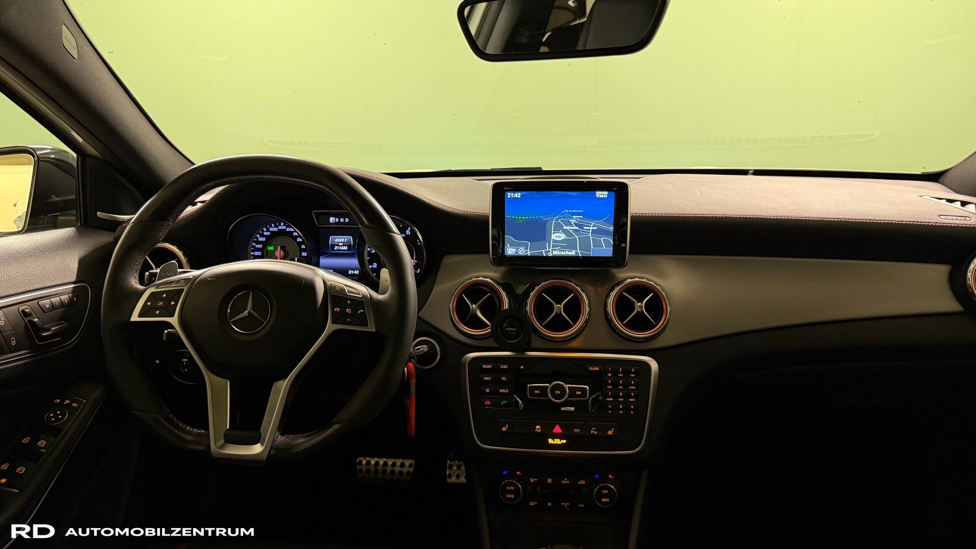 MERCEDES-BENZ GLA 45 AMG-image-9